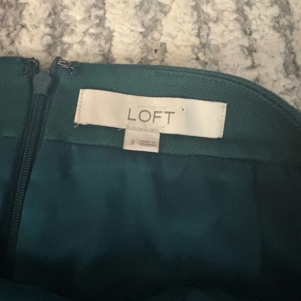 Ann Taylor Loft green button straight career skirt size 8 - Picture 3 of 4